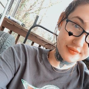 Meet your Posher, Laura